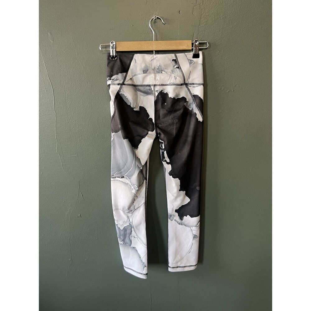 Under Armour Womens Black Cropped Athletic Workout Legging Size XS - Picture 2 of 3